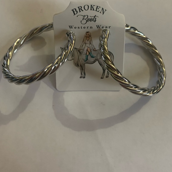 NWOT earrings - Picture 2 of 2